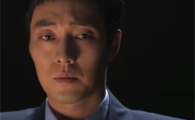<유령>, 가면 뒤 진짜 자신을 찾는 이야기