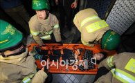 [포토] 엘리베이터에 갇힌 시민 구조한 소방대원들