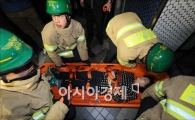 [포토] 엘리베이터에 갇힌 시민 구조한 소방대원들