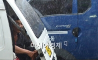 [포토]"이 비가 야속해"