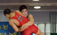 [올림픽]김현우, 레슬링 66kg급 결승 안착…銀 확보