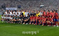 [포토] 2002 대표팀 vs 2012 올스타팀 '제대로 붙어봅시다'