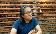 "잘생긴 '닉쿤' 안경 한번 쓰더니 번 돈이…" 