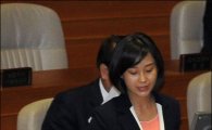 [포토]본회의 참석하는 김재연 의원