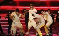 [PHOTO] B.A.P, BEAST bring their fans to their feet on Mnet's "M! CountDown" 