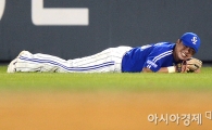 [포토] 공 잡다 넘어진 박한이 '아~민망해라'
