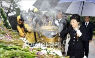 [포토]김대중 묘소 찾은 박근혜 후보