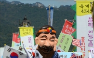 [포토]'단군탈을 쓰고 광화문을 걷다'