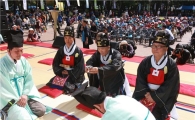 [포토]삼각산축제...환인 환웅 단군왕검께 제례 올려  