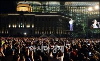 싸이 '말춤'에 열광한 8만시민…편의점 매출 '대박'(종합)