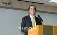 [포토]입장 밝히는 윤석금 웅진그룹 회장