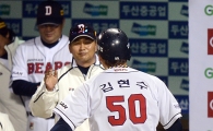 [포토] 김현수 '감독님, 역전이에요!'