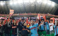 [포토] 응원 펼치는 롯데 팬들