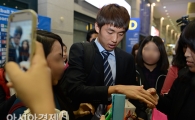 [포토] 대표팀 최고 인기남은 윤석영