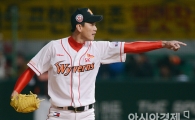 [포토] 김광현 '아웃 맞지?'