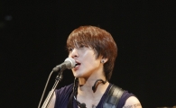 [PHOTO] CNBLUE's Jung Yong-hwa, Lee Jung-shin Mesmerize Japanese Fans