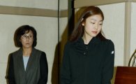 [포토] 기자회견장 입장하는 김연아와 신혜숙 코치