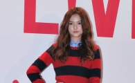 [포토]김윤혜, 추위에도 포기할 수 없는 '초미니'