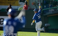 [포토] 최형우 '오늘도 넘겼다'
