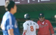 [포토] 정근우 '폭투 틈타 홈인!'