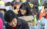 朴, 단일화 비판하며 '여성대통령論' 부각…효과엔 이견