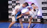 [포토]김동현 '강렬한 로우킥'
