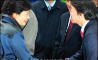 안철수, 여성 유권자들이 '박근혜' 물어보니