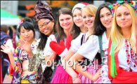 [포토]전통의상 입은 외국인학생들,아름다운 미소와 함께