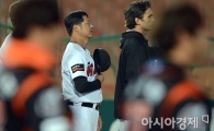 [포토] 구대성 '애국가 흘러나오자 가슴에 손을 얹고'