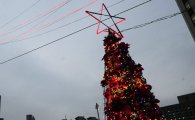 [포토]크리스마스 트리 불빛만 반짝이는 남대문시장 