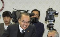 [포토]서민대책회의 참석하는 박재완 장관