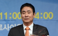 [포토] 아마지도자상 수상한 정윤진 덕수고 감독