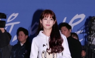 [포토]아이유, 한파에도 포기할 수 없는 '핫팬츠'