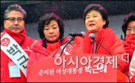 朴 "문-안 구태정치"…서울서 '안철수효과' 차단 주력 