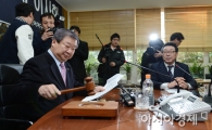 [포토] 의사봉 두드리는 구본능 총재