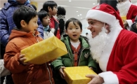 세르지오 호샤 한국GM 사장, 산타 할아버지로 변신