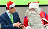 [포토]박원순 서울시장 공인 산타와 대화중