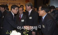 [포토]중소기업인 만나는 김황식 총리