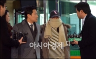 [포토]경찰서 들어서는 국정원 여직원