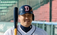 [포토] 두산 홍성흔 '엄지손가락 번쩍'