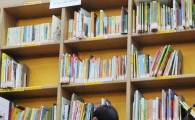 [포토]책도 같이 읽는 친구 