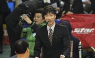 [포토] 김세진 '왜 공이 강만수 감독님에게만 갈까요'