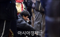 [포토]열차 예매 위해 기다리는 시민