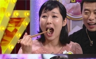 사유리 '엽기 식성 종결자' 등극, "굼벵이? 달콤해요!"