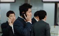 [포토] 통화하는 강정호 '전지훈련 잘 다녀오겠습니다'