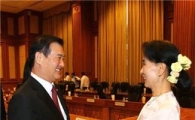 姜의장, 아웅산 수치 여사와 민관협력 논의