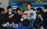 [포토] 출국 인터뷰하는 류현진