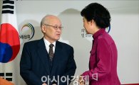[포토]의견 나누는 박근혜 당선인, 김용준 지명자