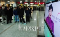 [포토]그녀의 입에 집중된 시선들 