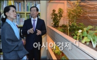[포토]박원순 시장 집무실 둘러보는 아웅산 수치 여사 